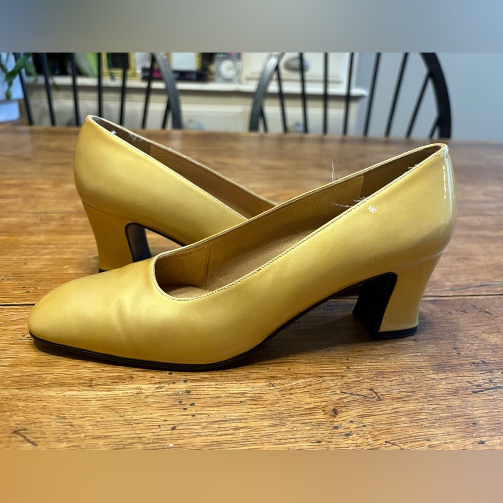 Vintage Elegance Stuart Weitzman Gold Patent Leather Pumps 8.5